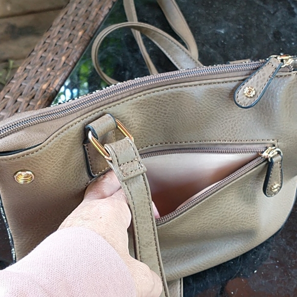 Gussaci Crossbody Leather Bag - Picture 4 of 10